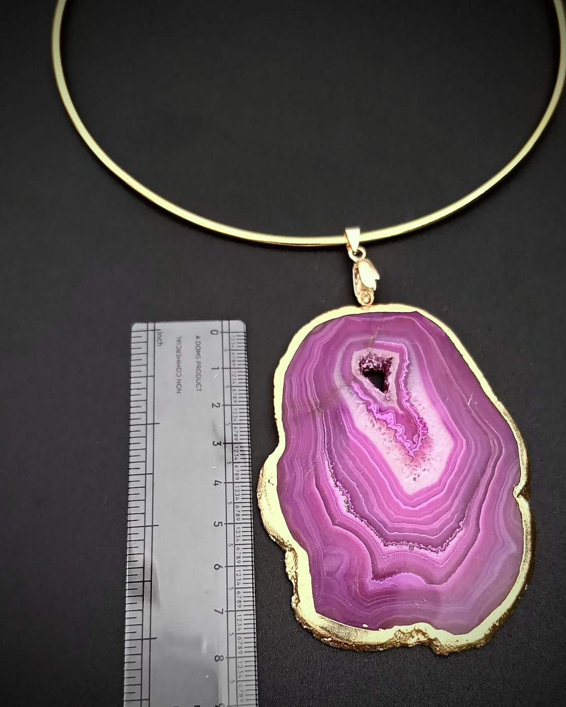 Raw Radiance Necklace- Magenta Agate Slice Stone & Brass Hasli