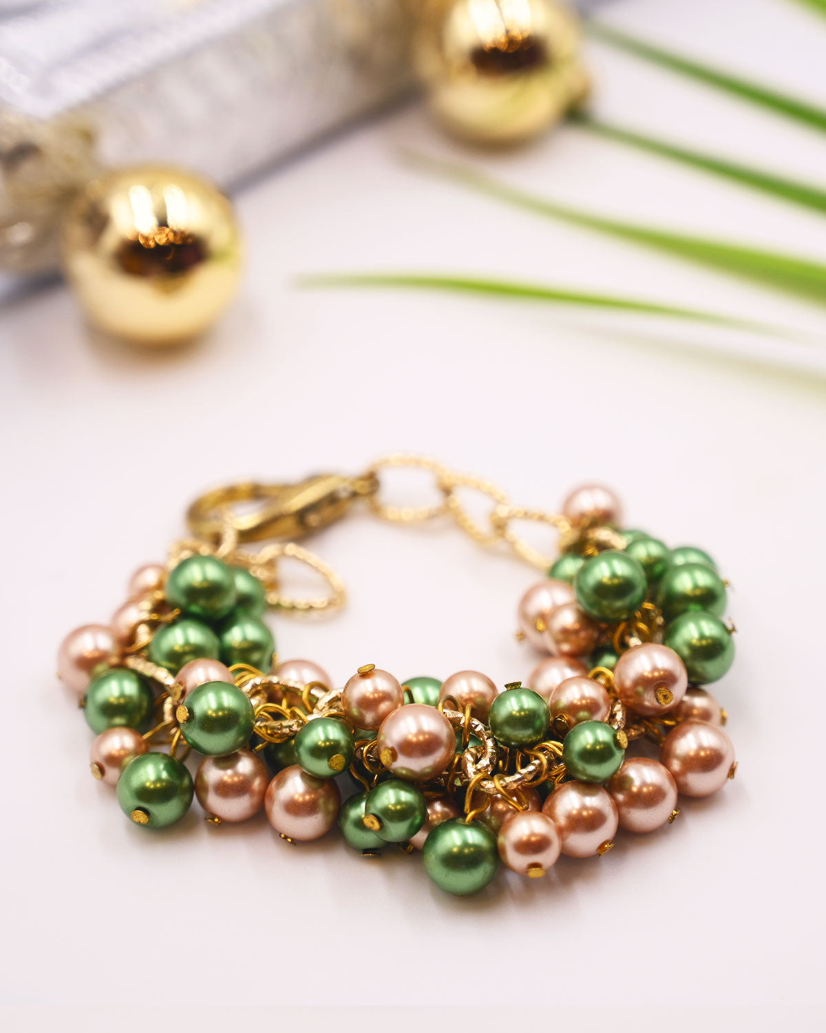 Pearl Mirage - Shell Pearls Bracelet