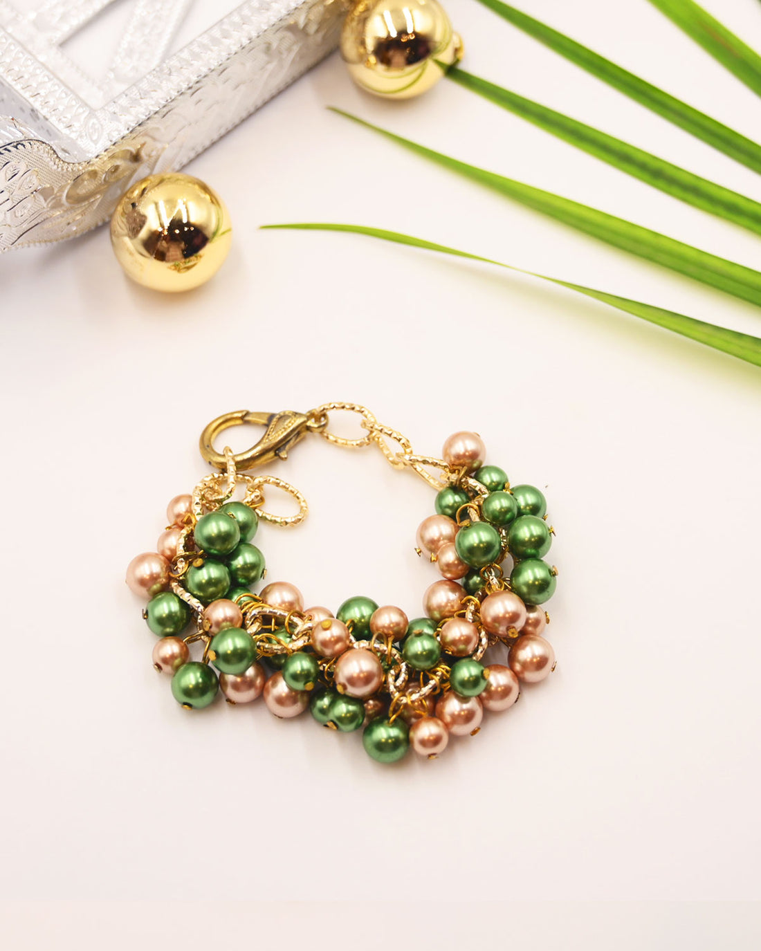 Pearl Mirage - Shell Pearls Bracelet