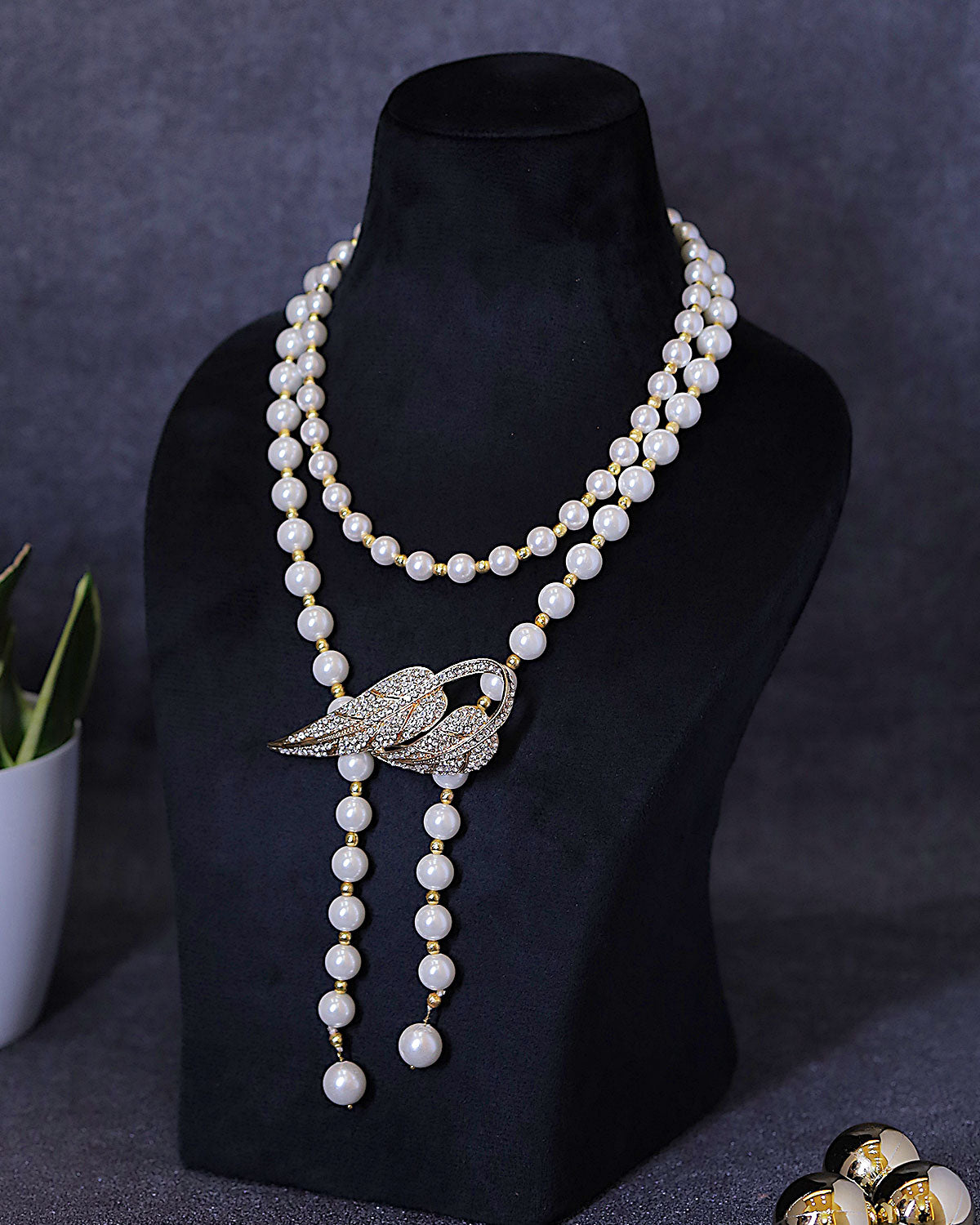 Urban Luxe Necklace - Shell Pearls & Removable Broach