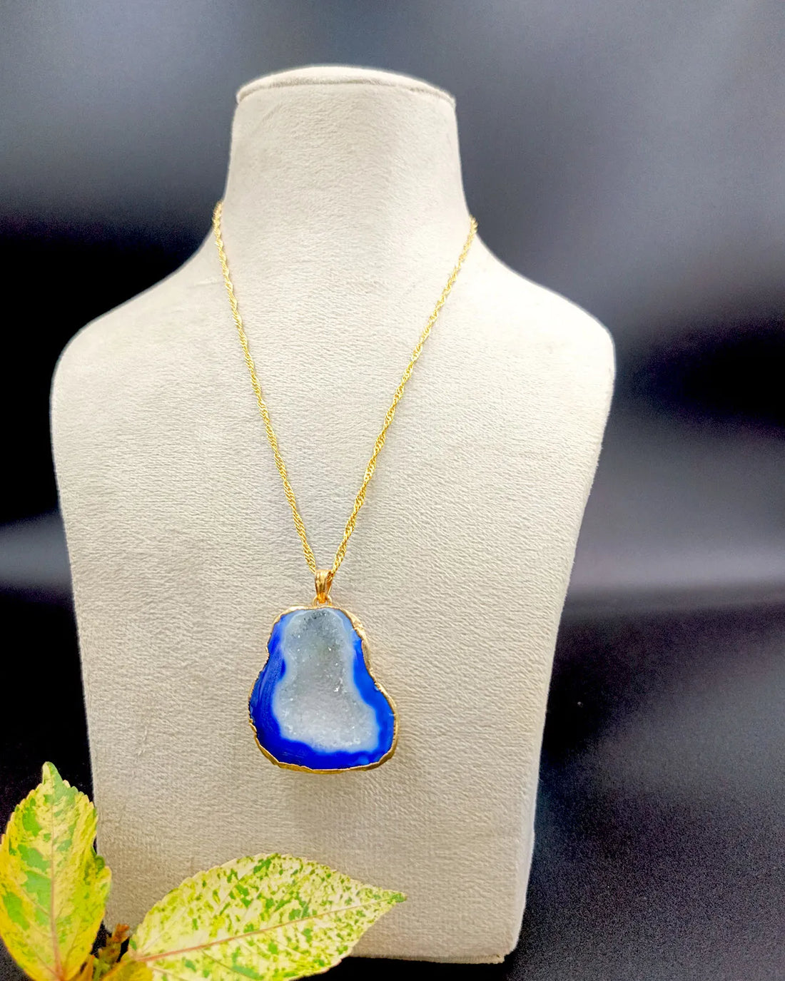 Crystal Cove Druzy Stone Pendant Necklace – Blue Ocean