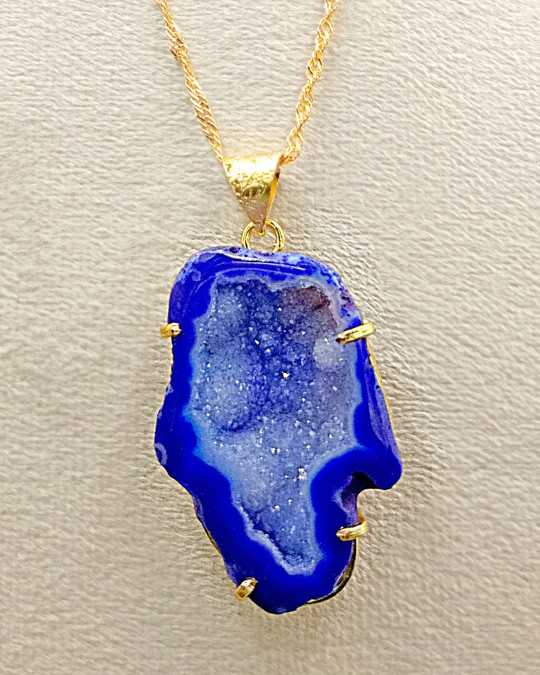 Crystal Cove Druzy Stone Pendant Necklace – Blue Regal