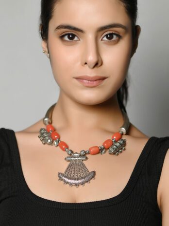 Mystic Wave Collor Necklace with Onyx Stones