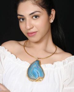 Statement vs. Minimalist Jewellery: What’s Your Style Story?