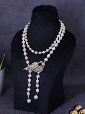 Urban Luxe Necklace - Shell Pearls & Removable Broach