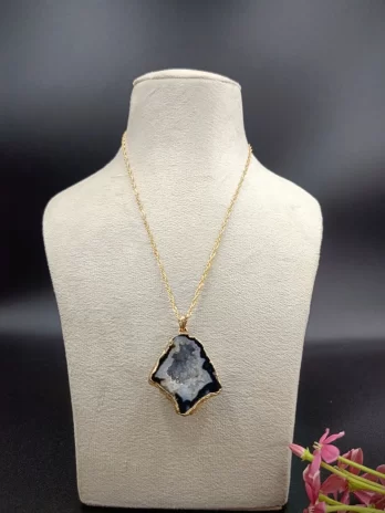 Crystal Cove Druzy Stone Pendant Necklace – Black Moonshadow