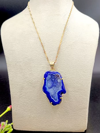 Crystal Cove Druzy Stone Pendant Necklace – Blue Regal