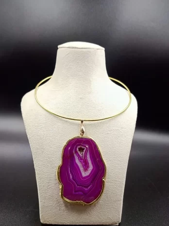 Raw Radiance Necklace- Magenta Agate Slice Stone & Brass Hasli
