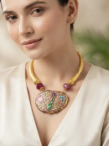 Peacock Canvas Hasli – Hand painted Agate Slice Gemstone & Hasli Necklace